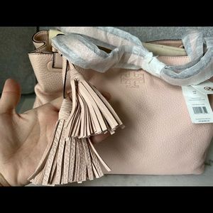 NWT Tory Burch pebble leather shoulder bag